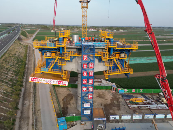 鳶都大地鏖戰酣：五新智能懸臂造橋機助力濰宿高鐵建設