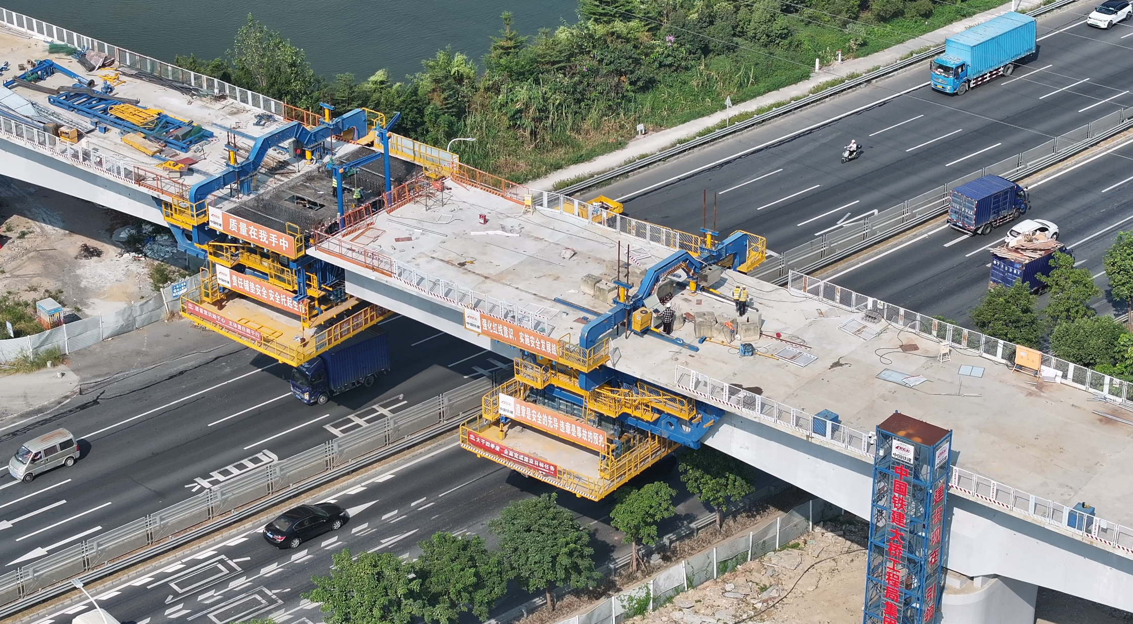 五新智能懸臂造橋機：以高周轉率驅動深江鐵路建設“降本增效”新引擎